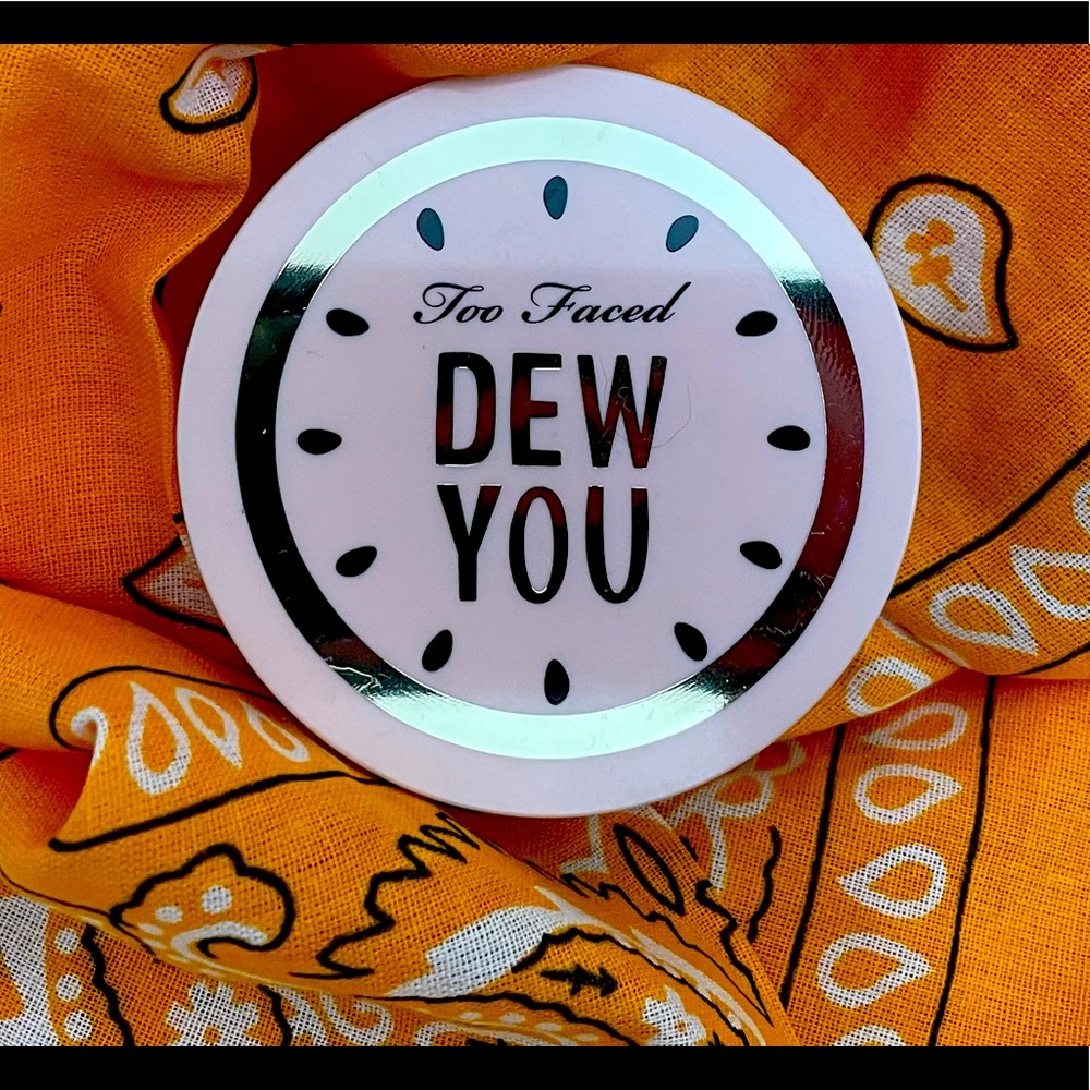 Too Faced, Dew You- fresh glow translucent setting powder in RADINT PEARL